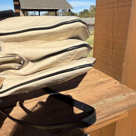 Kate Spade Valencia Road Zip Darcy bag cream black ostrich-embossed leather - Picture 8 of 11